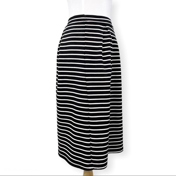 Romeo + Juliet Couture Blk White Stripe Knit Skirt - Picture 3 of 7